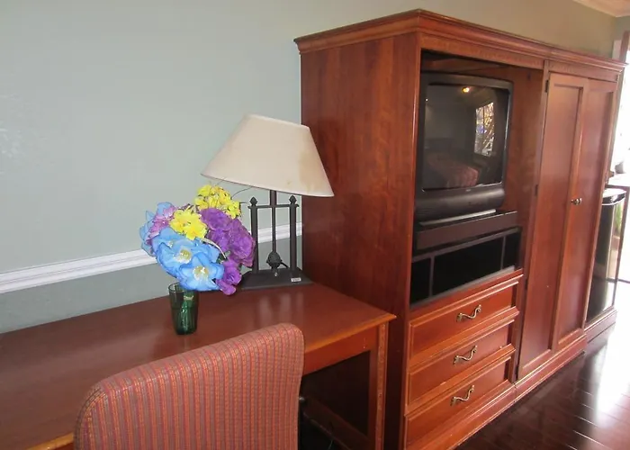Legacy Inn And Suites